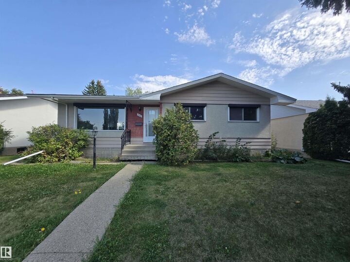 8403 161 Street NW  Edmonton AB T5R 2K7 photo
