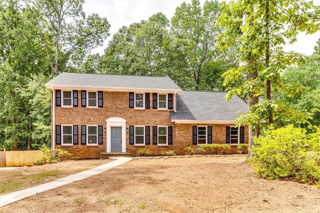 Property Photo: 1493 Stoneleigh Hill Road GA 30058