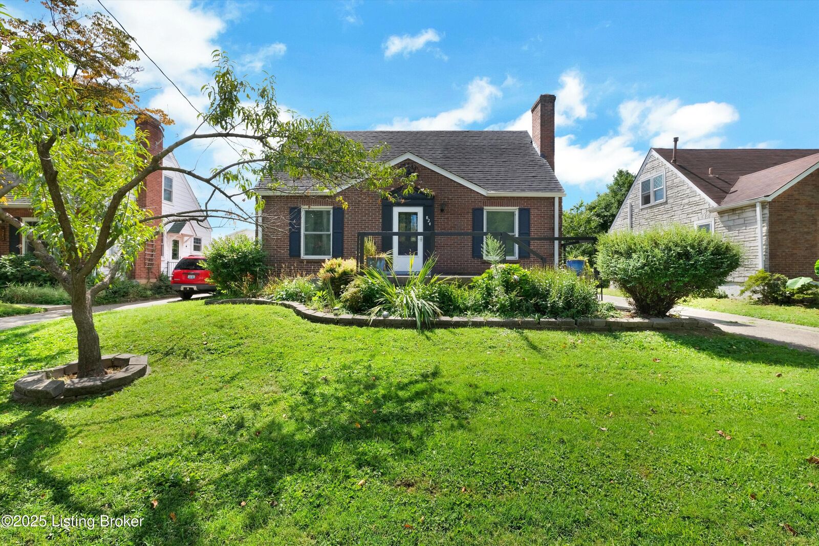 Property Photo:  824 Perennial Dr  KY 40217 
