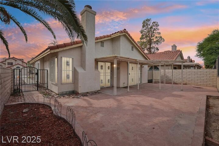 Property Photo: 5330 Walton Heath Avenue NV 89142