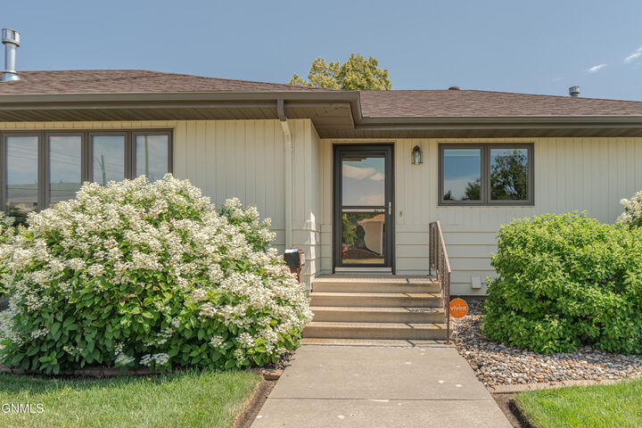 Property Photo: 1200 2nd Avenue NW ND 58554