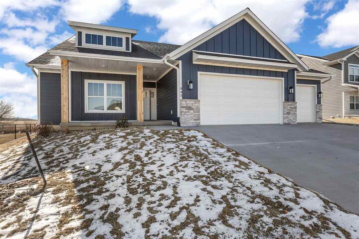 Property Photo:  845 Yorkshire St  IA 52317 