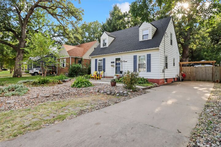 Property Photo:  2308 33rd Street  IA 50310 