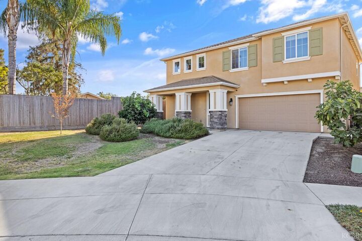 Property Photo: 2015 N Hall Court N CA 93291