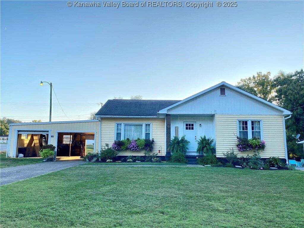 Property Photo: 208 Cedar Lakes Drive WV 25241