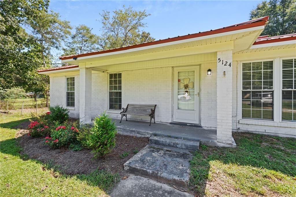Property Photo: 5124 Oak Crest Drive AL 36587