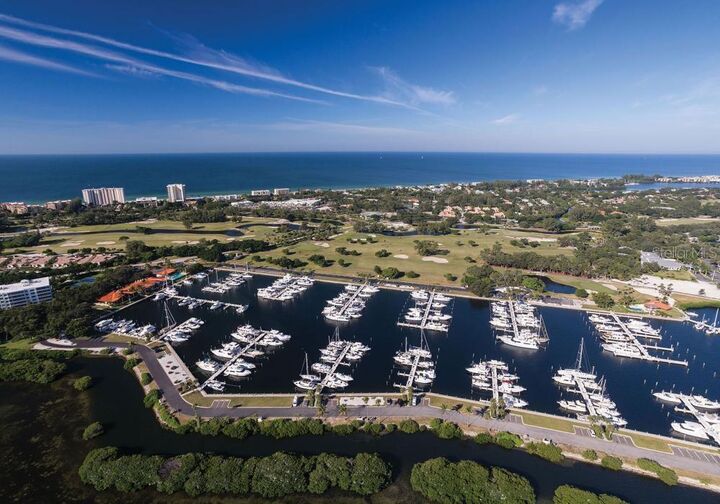 Property Photo: 2600 Harbourside Drive I-09 FL 34228