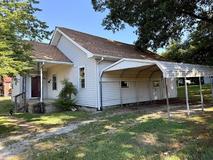 Property Photo: 605 Langley Ave KY 42450