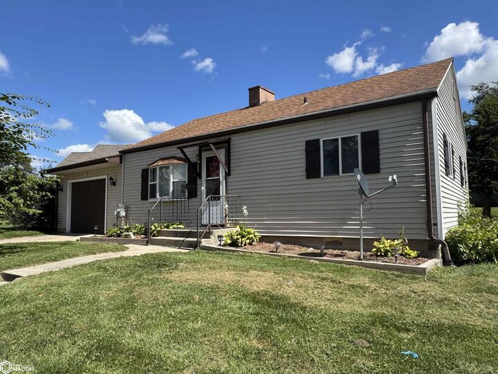 1516 Kalsem Boulevard  Marshalltown IA 50158 photo