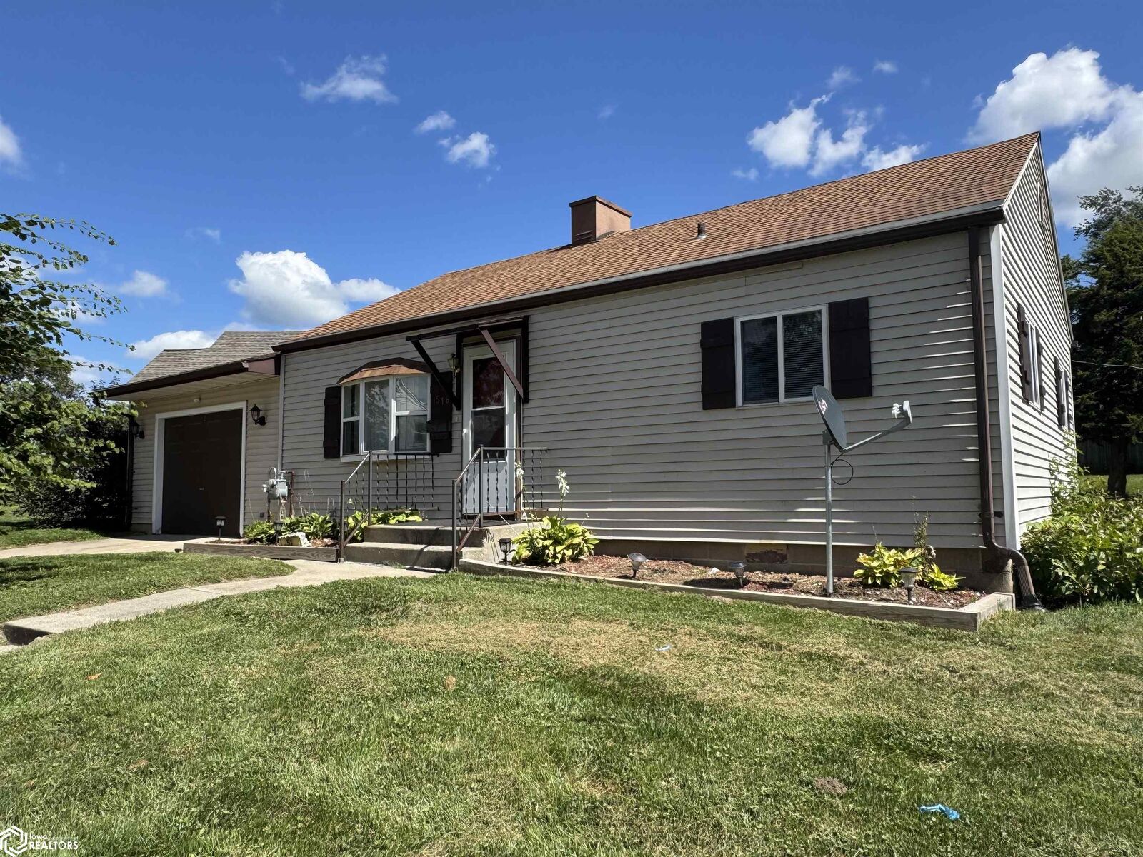 Property Photo:  1516 Kalsem Boulevard  IA 50158 