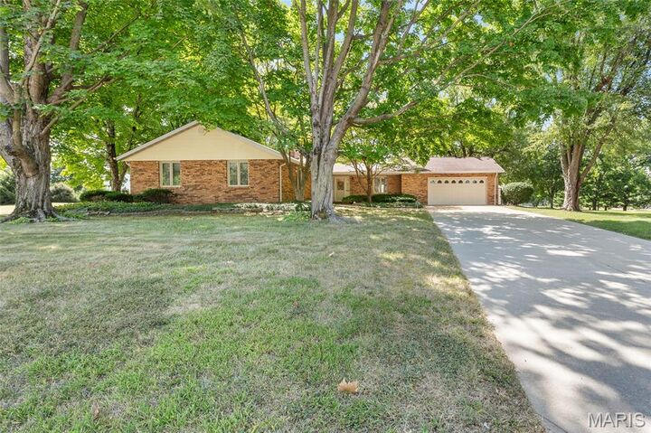 906 Glen Crossing Road  Glen Carbon IL 62034 photo