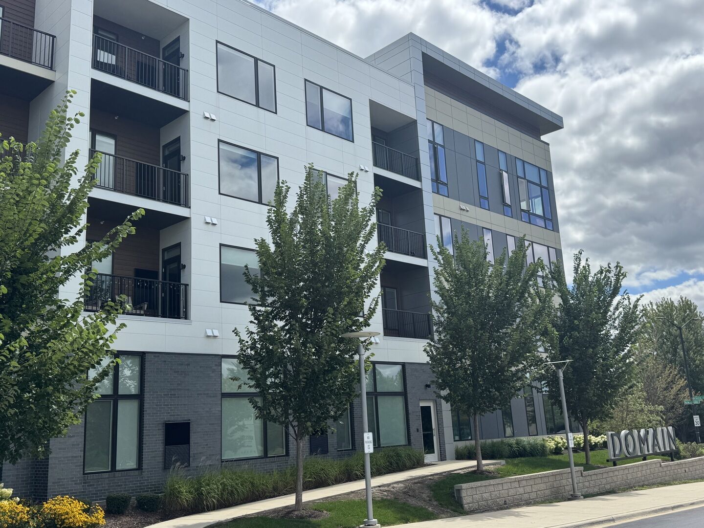 Property Photo: 2132 City Gate Lane 473 IL 60563