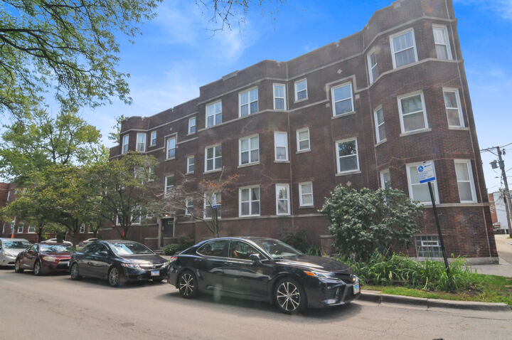 3141 W Argyle Street 3  Chicago IL 60625 photo