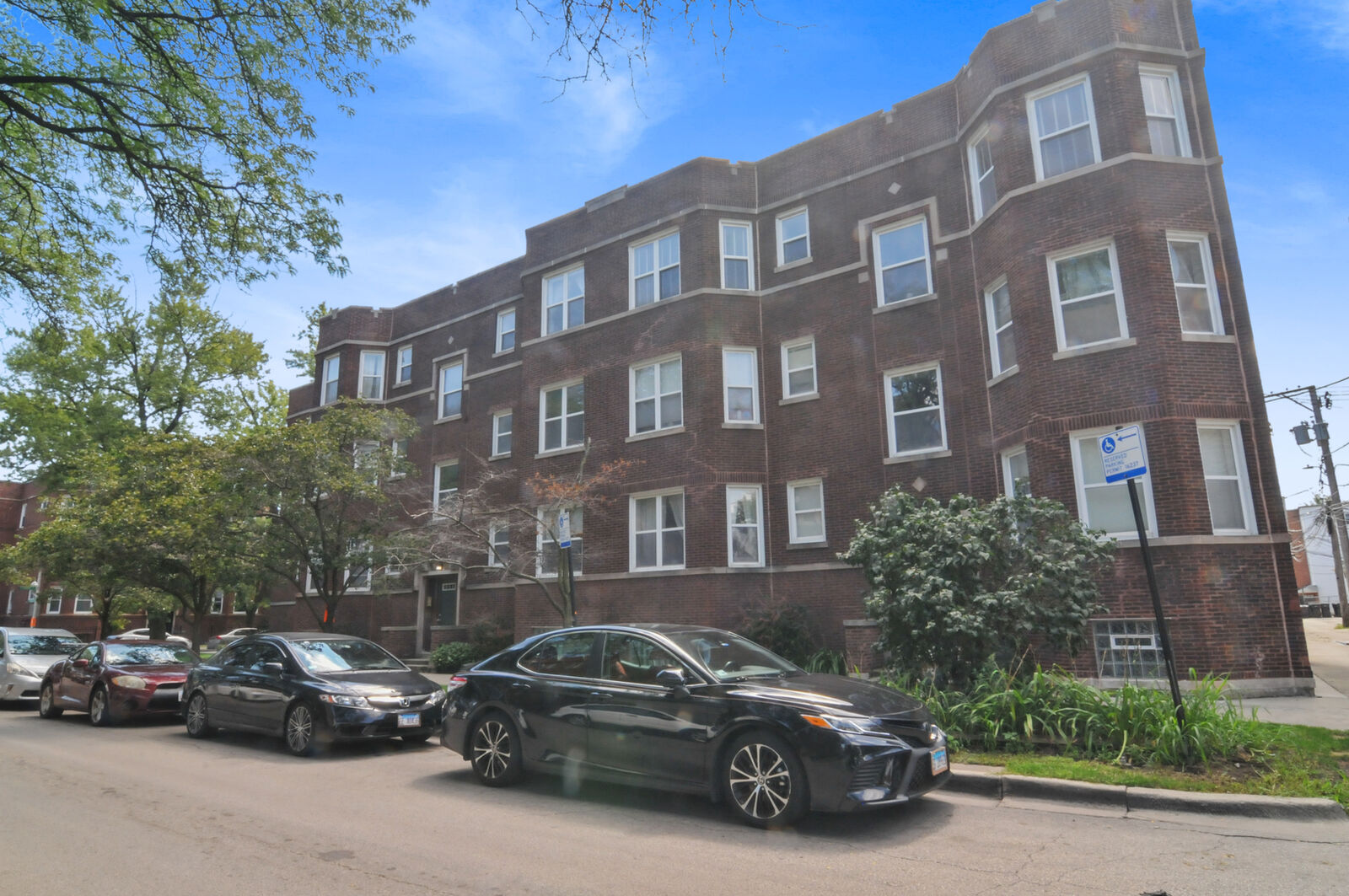 Property Photo: 3141 W Argyle Street 3 IL 60625
