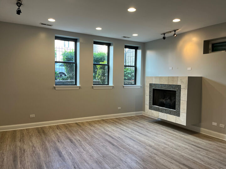 Property Photo: 1231 E 46th Street Ge IL 60653