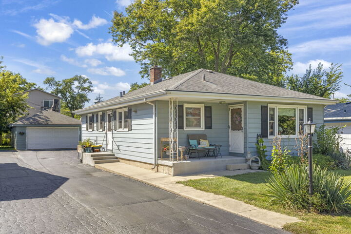 428 S Warwick Avenue  Westmont IL 60559 photo