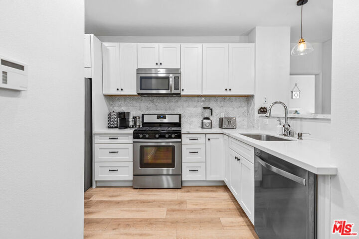 Property Photo: 6400 Crescent Parkway 125 CA 90094