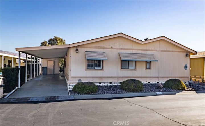 Property Photo:  24600 Mountain Avenue 18  CA 92544 