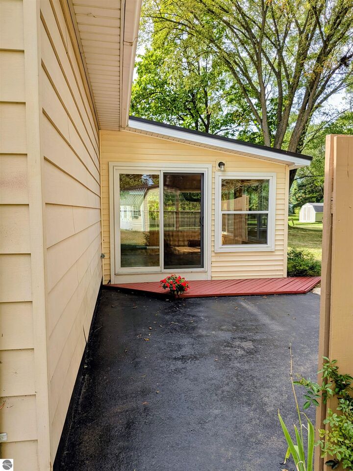 Property Photo:  4855 National Drive  MI 48858 