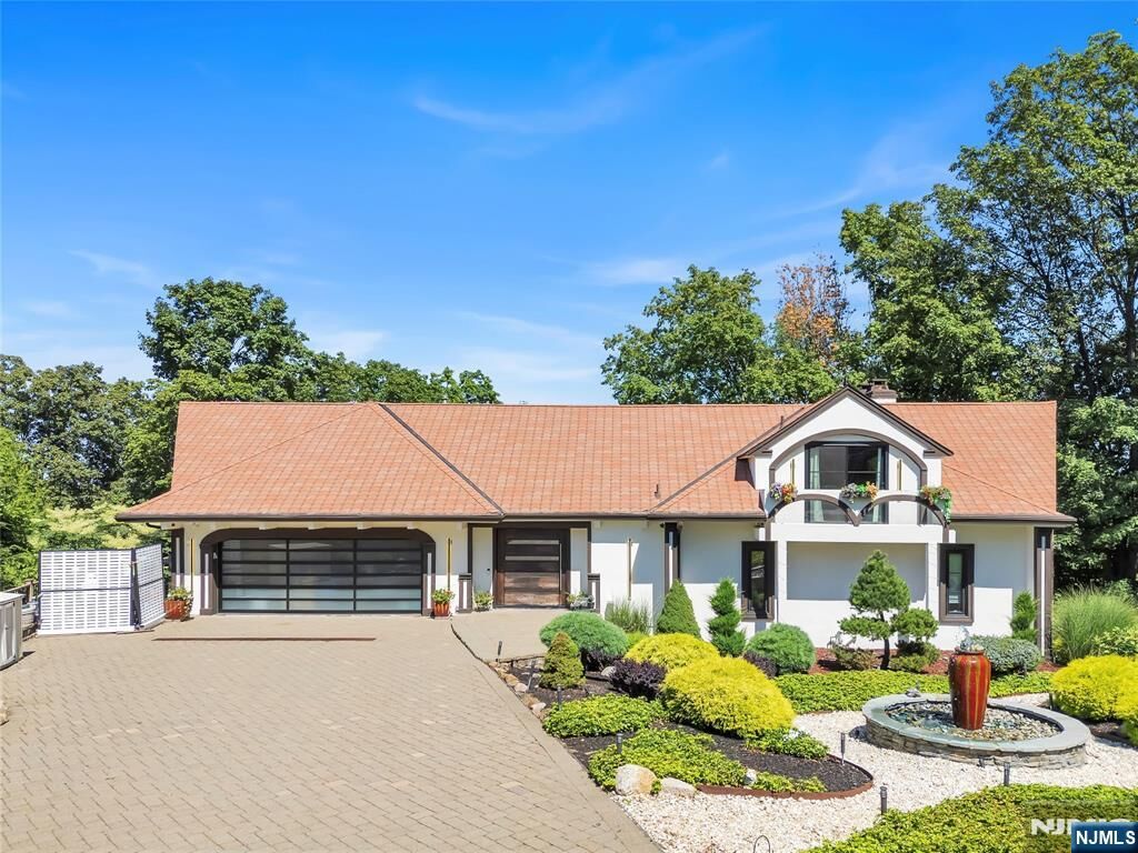 Property Photo:  18 Fairview Drive  NJ 07006 