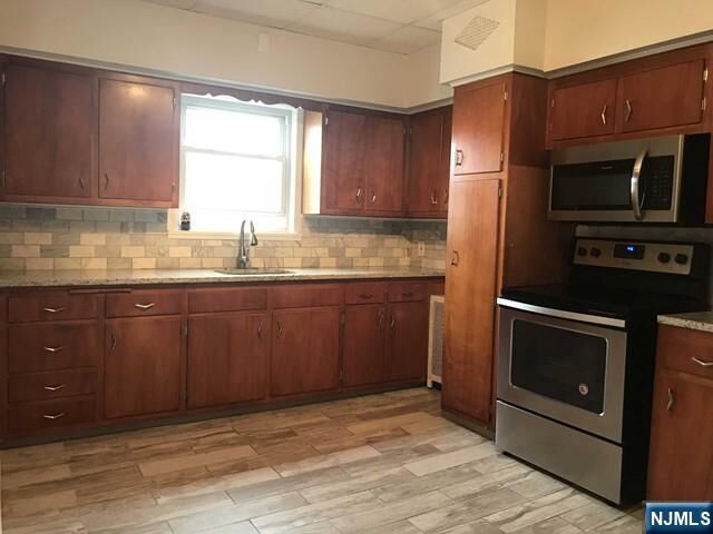Property Photo:  61 Boiling Springs Avenue 2  NJ 07073 
