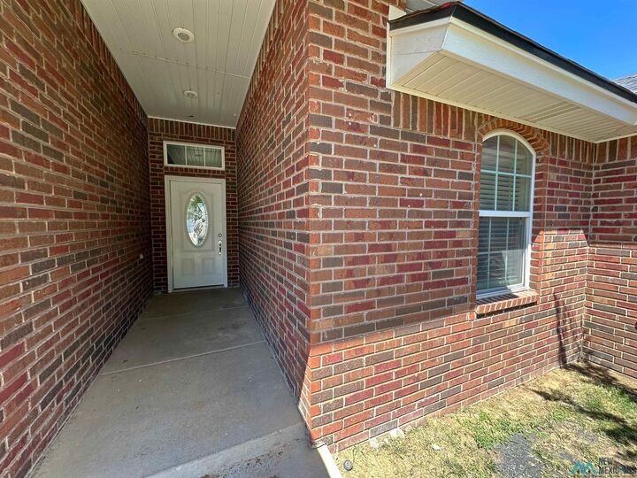 Property Photo:  2100 Reese Drive  NM 88101