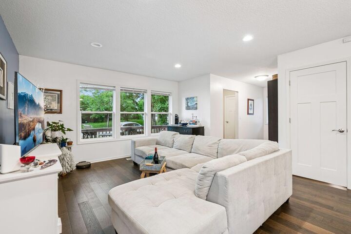 Property Photo:  1607 Thomas Avenue N  MN 55411 