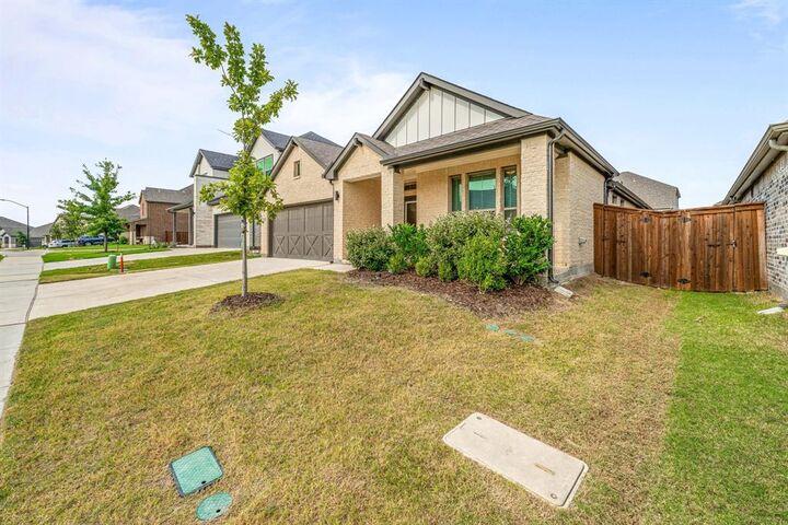 Property Photo: 5532 Santa Elena Court TX 76126