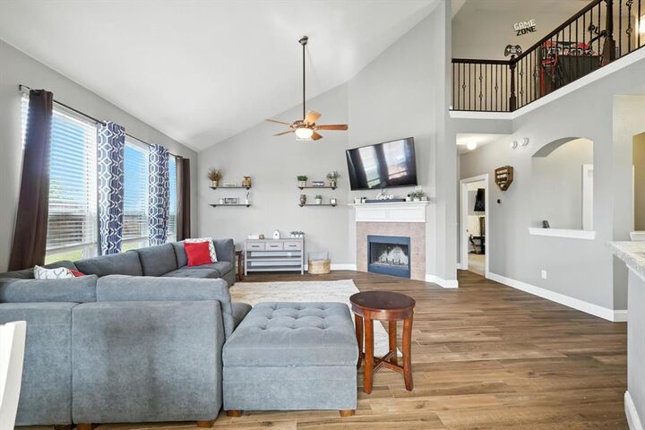 Property Photo: 2112 Del Mar Court TX 76210