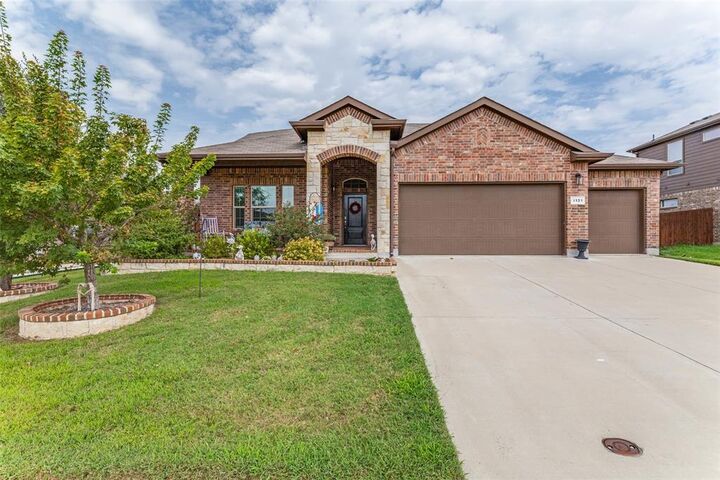 Property Photo: 1121 Berwick Court TX 76131