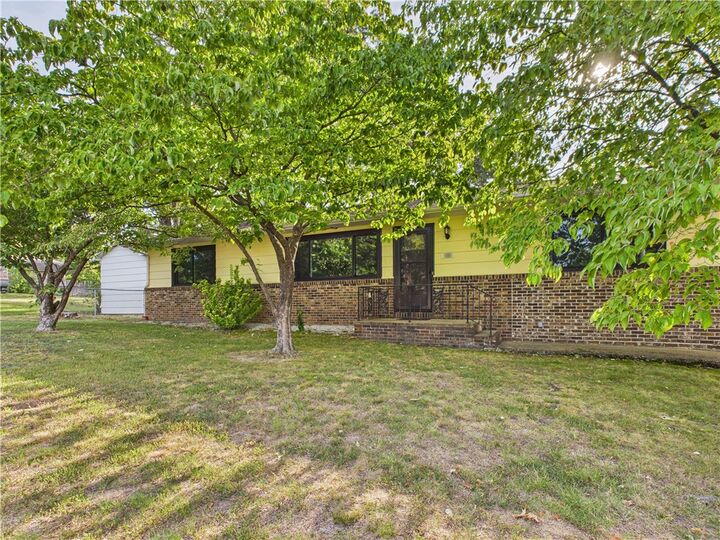 Property Photo: 213 Glenview Street AR 72601