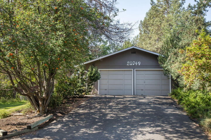 Property Photo: 20749 Canterbury Court OR 97702