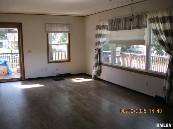 Property Photo: 301 N Church Street IL 61230
