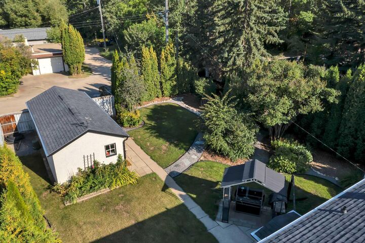 Property Photo: 5129 44 Avenue AB T4N 3H9
