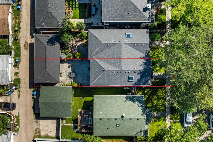 Property Photo: 120 7 Avenue NE AB T2E 0M5