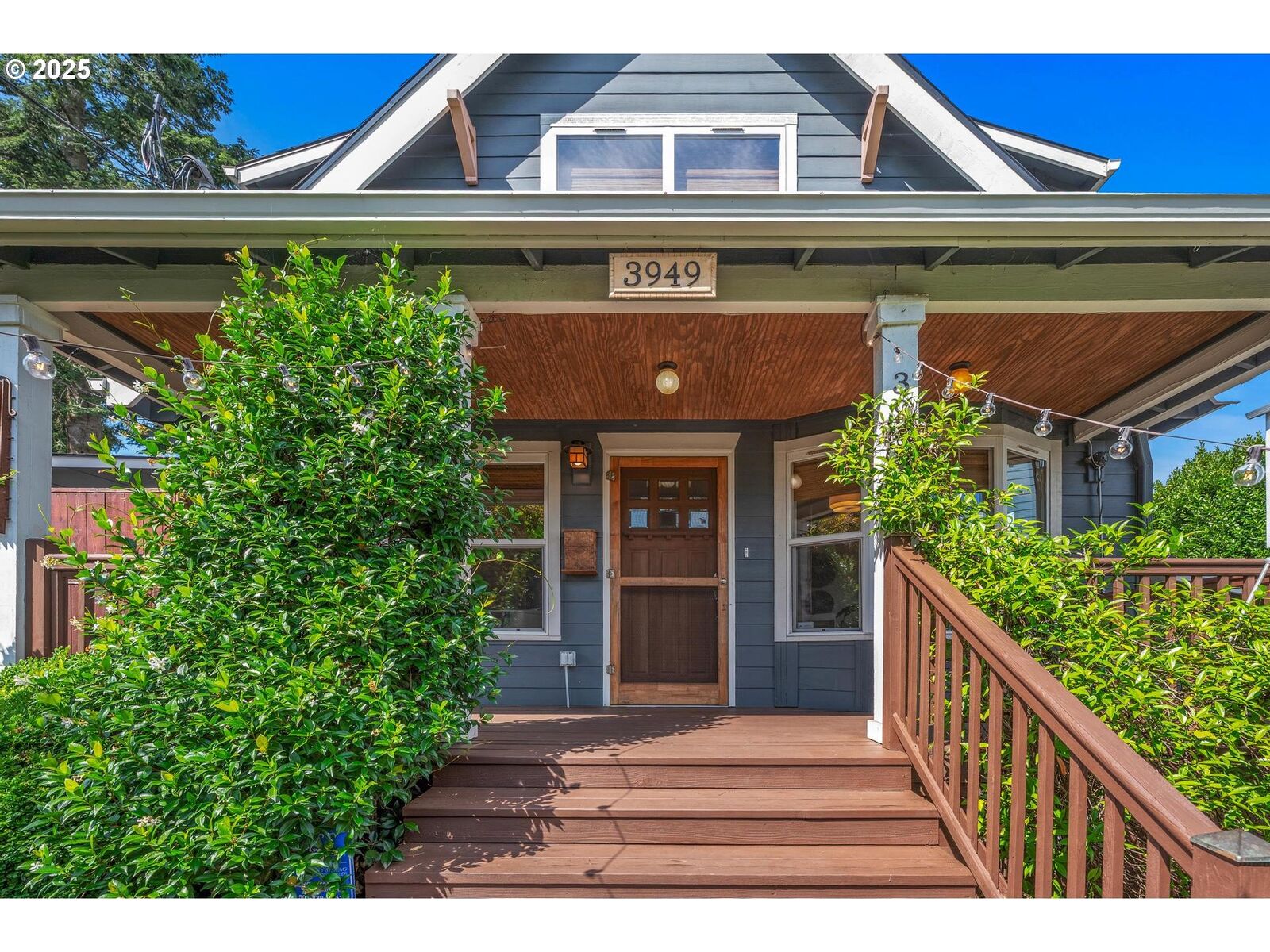 Property Photo: 3949 NE 10th Ave OR 97212