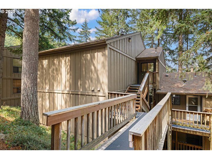 201 Trailside Loop  Eugene OR 97405 photo
