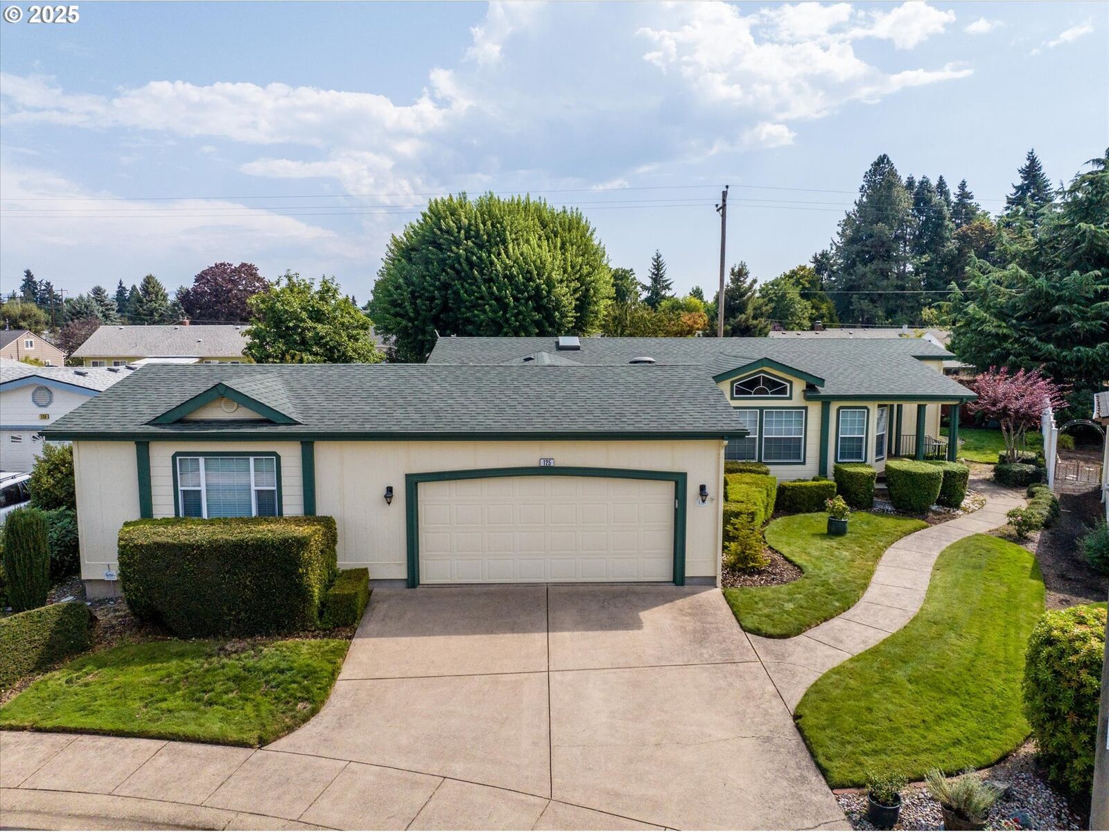 Property Photo: 4055 Royal Ave 125 OR 97402