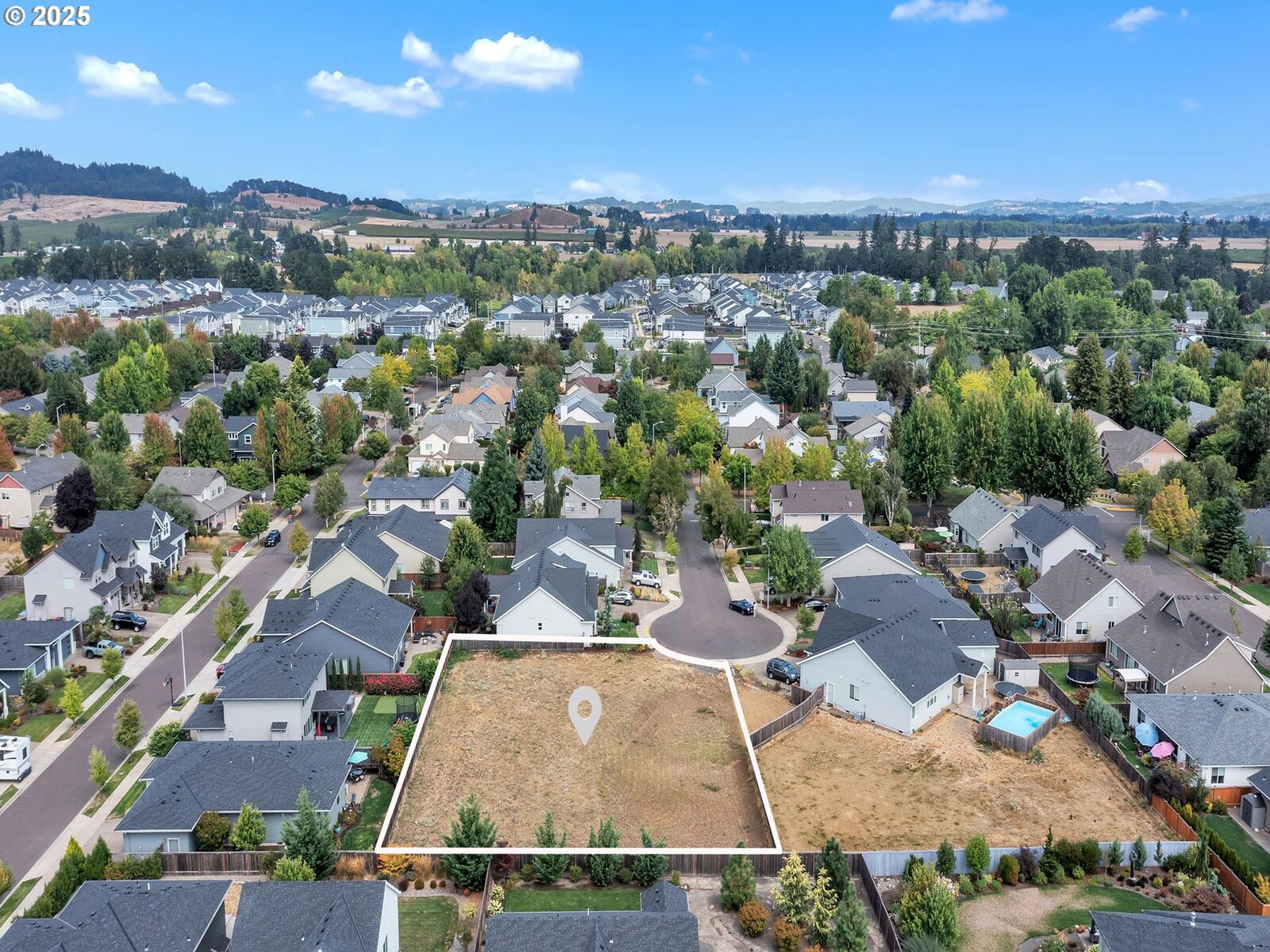 Property Photo: 2233 NW Mahala Way OR 97128