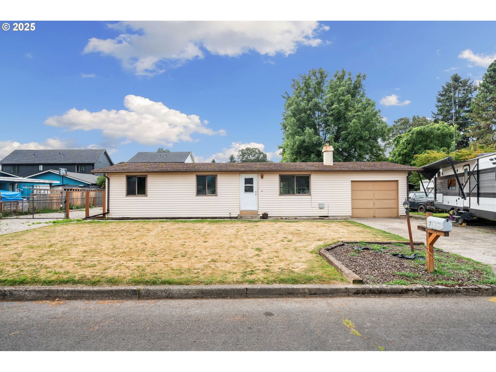 Property Photo: 755 Beechwood St WA 98674