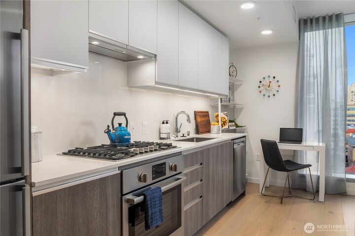 Property Photo:  800  Columbia Street 608  WA 98104 