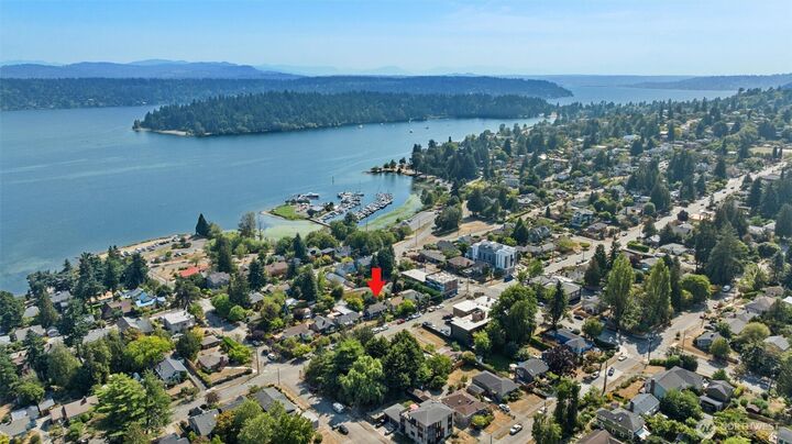 4216  50 Avenue S  Seattle WA 98118 photo