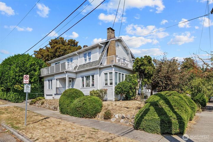 4701  5th Avenue NE  Seattle WA 98105 photo