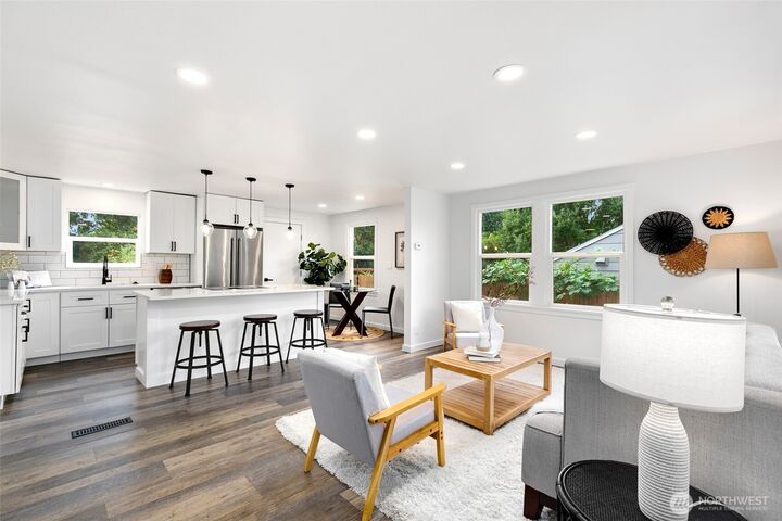 Property Photo:  10346  Ashworth Avenue N  WA 98133 