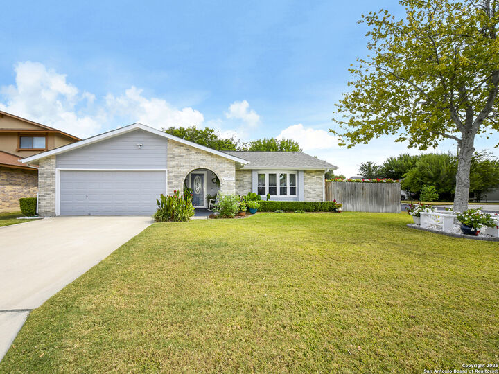 Property Photo: 5302 Walnut Vista TX 78247