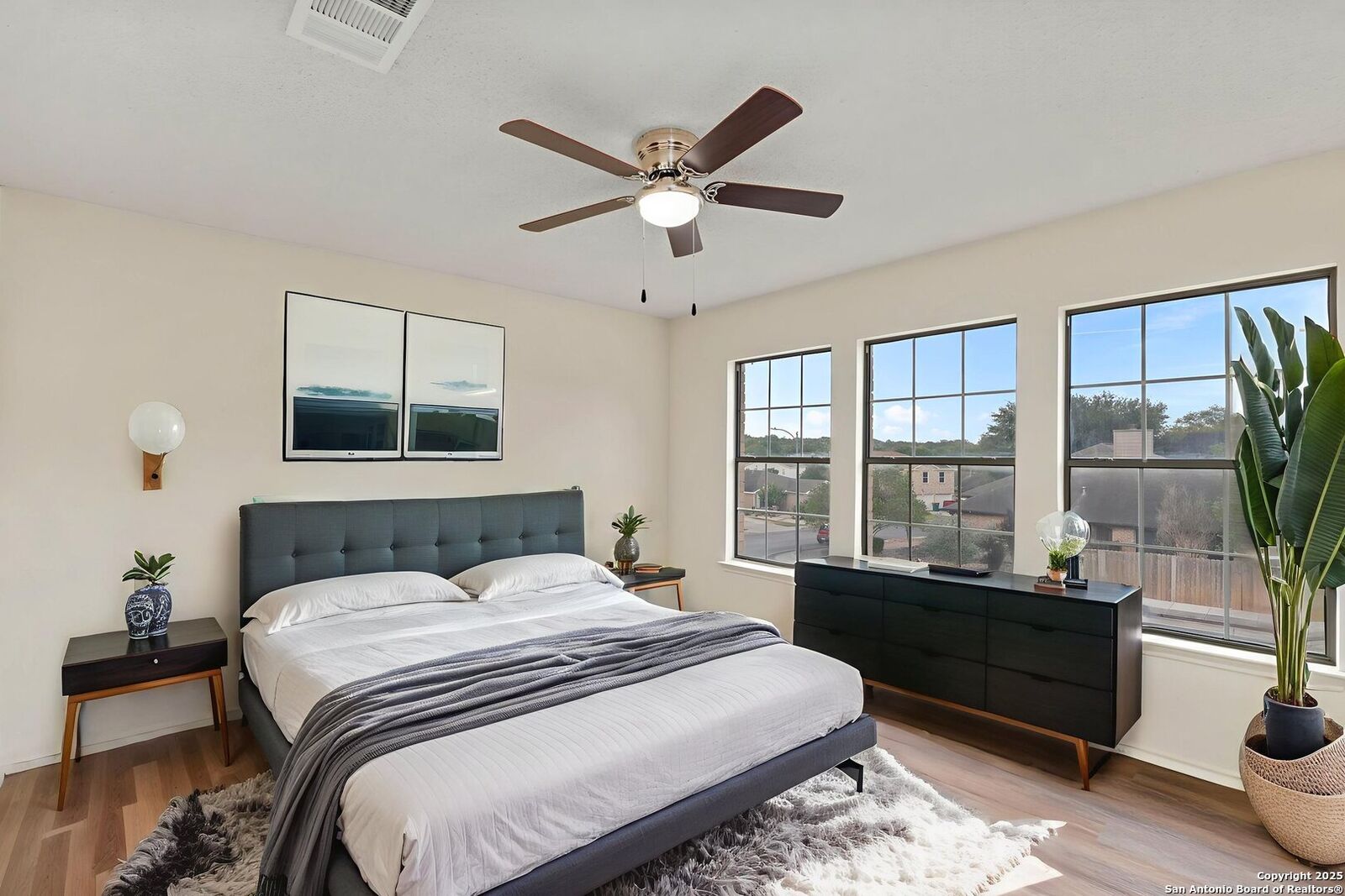 Property Photo: 10207 Southcreek TX 78109