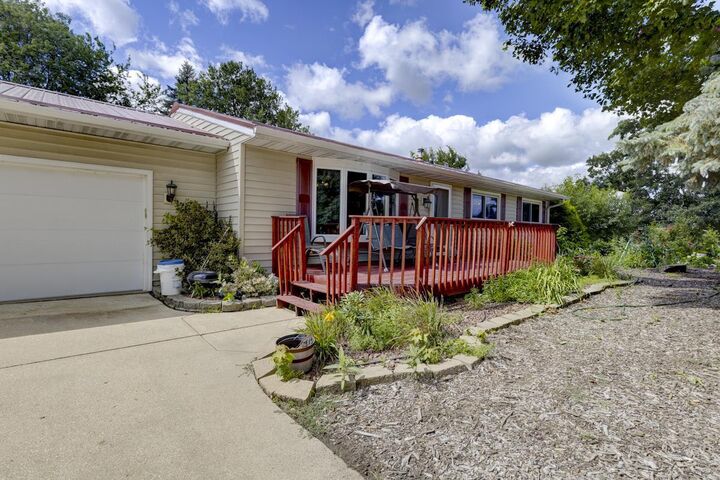 Property Photo: 2765 Oak Knoll Lane WI 53589