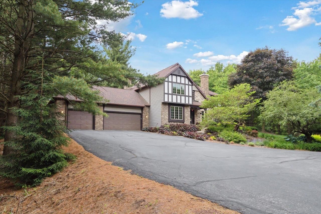 Property Photo: 2370 East Sylvan Lane WI 53563
