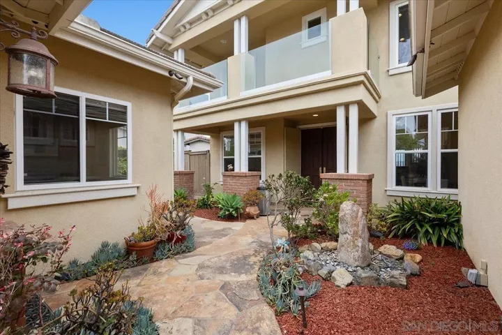 Property Photo: 473 Sandalwood Ct CA 92024