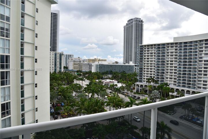 Property Photo:  3725 S Ocean Dr 1022  FL 33019 